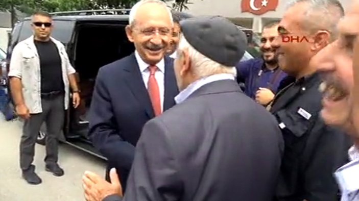 Kemal Kılıçdaroğlu'na mani söyleyen Düzceli türkücü