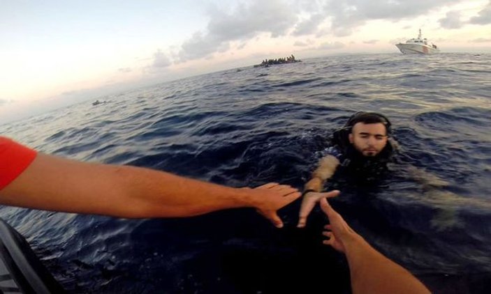 BM: İnsan kaçakçıları 120 sığınmacıyı denize attı