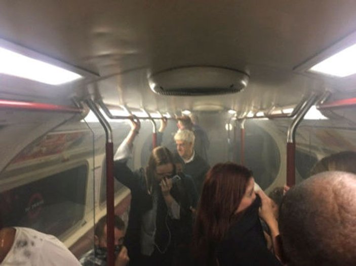 İngiltere metrosunda yangın paniği