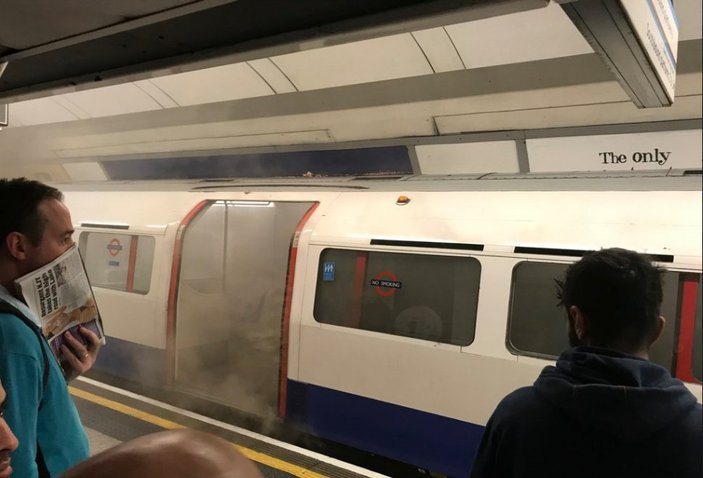 İngiltere metrosunda yangın paniği