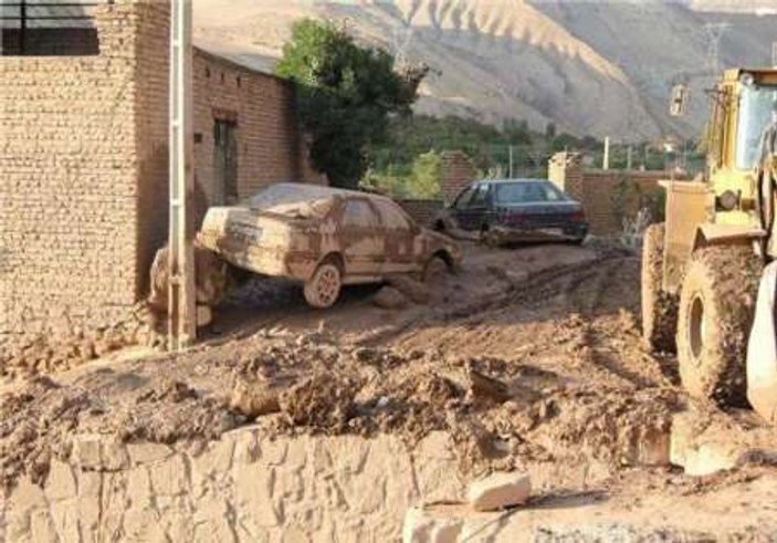 İran'da sel: 11 ölü