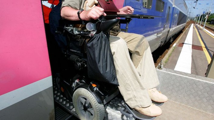 Fransa'da engelli kadını trende unuttular