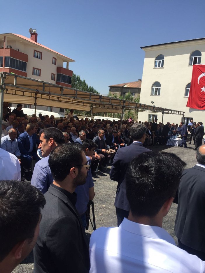Yüksekova'daki Mustafa Zeydan Camisi ibadete hazır