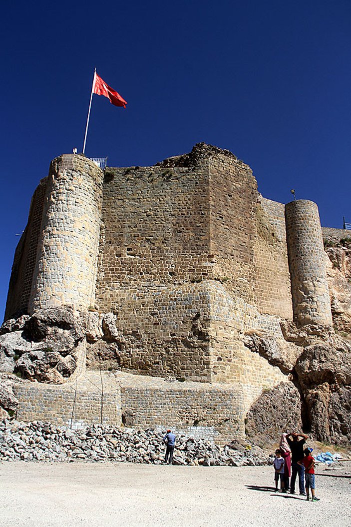 3 bin yıllık Harput surları restore edilecek
