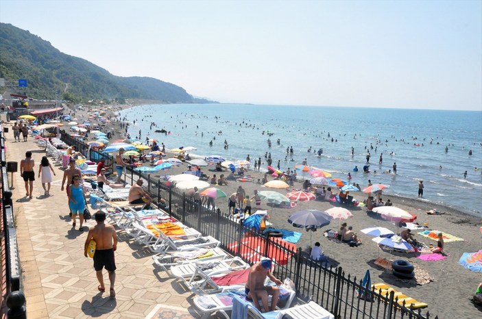 Zonguldak plajları doldu taştı