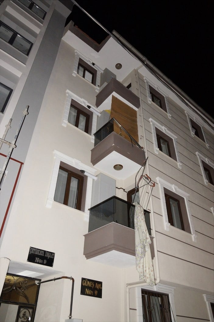 İzmir'de balkondan düşen kadın hayatını kaybetti
