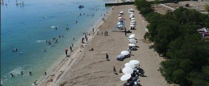 Van Gölü’nde kadınlara özel plaj kuruldu