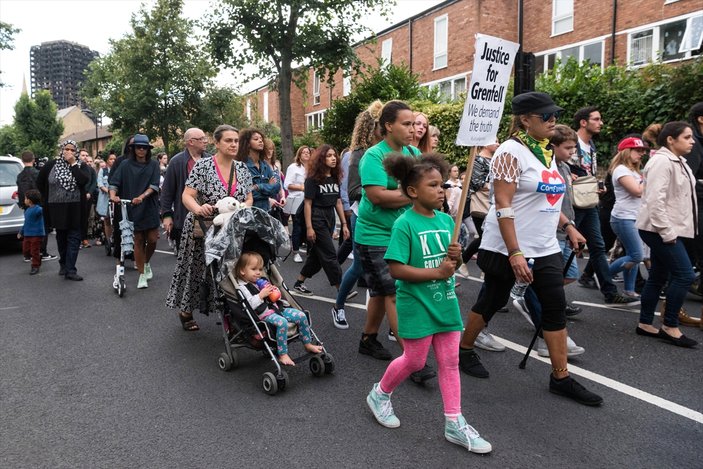 Londra'da hükümete protesto