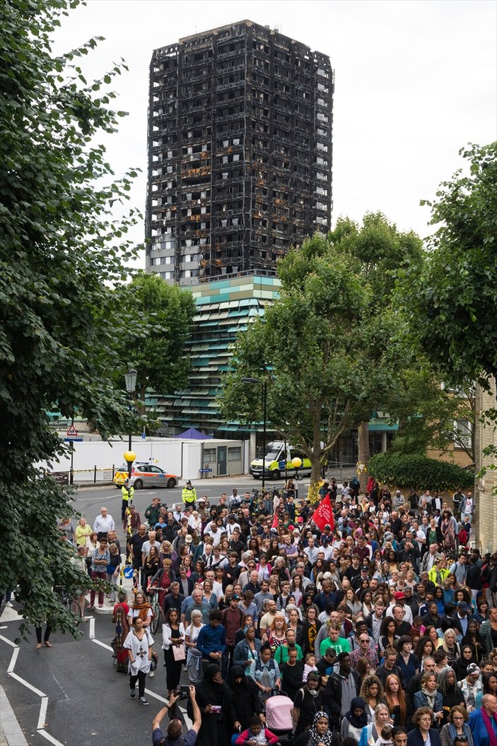 Londra'da hükümete protesto