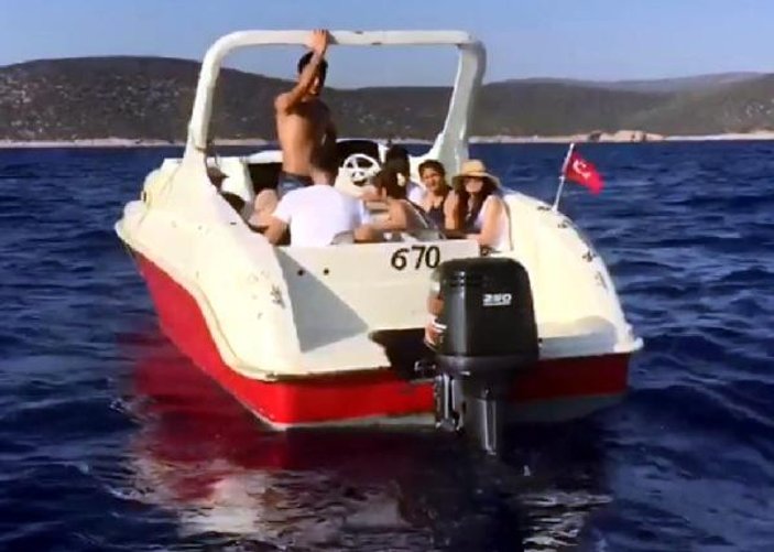 Sürat teknesinde 15 Suriyeli kaçak yakalandı