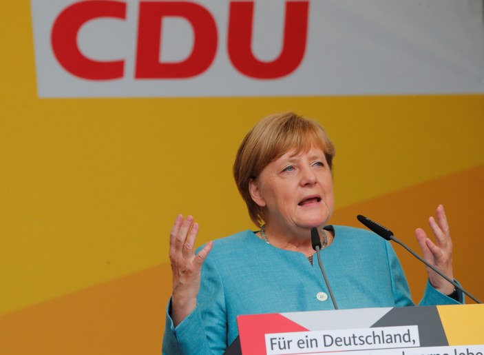 Merkel: Türkiye'de 3 milyon mülteci olmasını umursamadık
