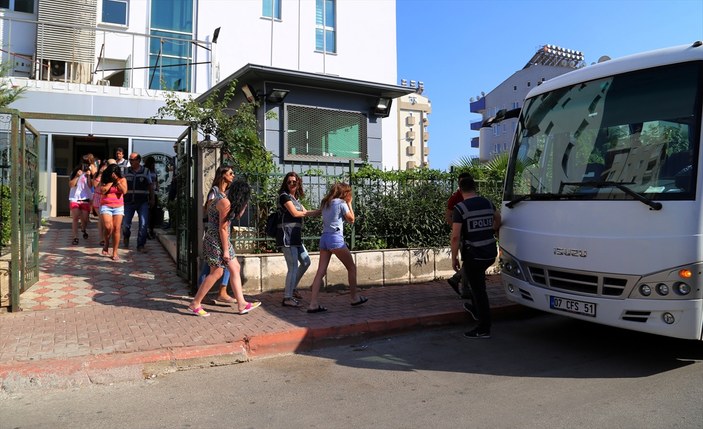 Antalya'da fuhuş operasyonu: 8 gözaltı