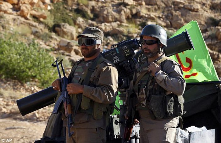 Lübnan ordusu Suriye sınırında DEAŞ mevzilerini vurdu