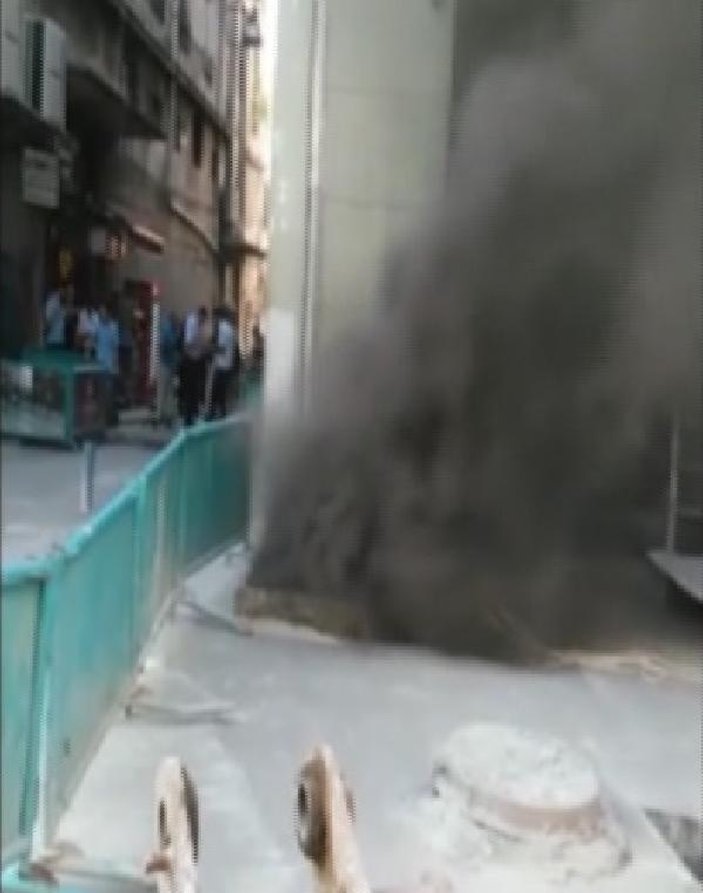 İstiklal Caddesi'ndeki yeraltı kablolarında yangın