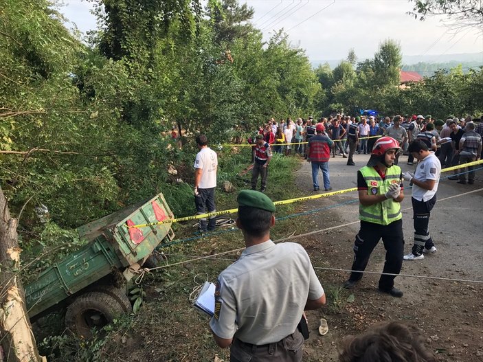 Sakarya'da işçileri taşıyan traktör devrildi: 7 ölü
