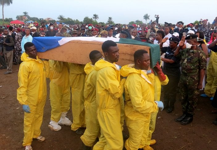 Sierra Leone'da ölen 300'den fazla insan defnedildi