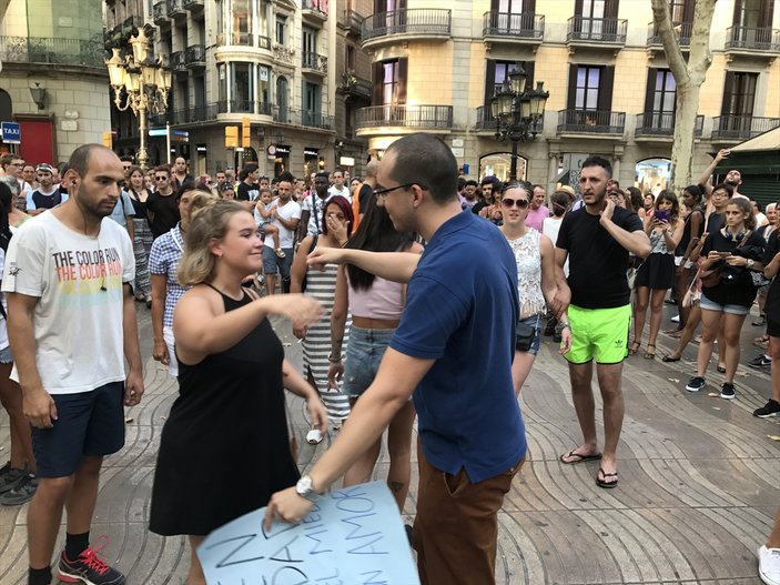 Barselona'da kucaklaşma eylemi