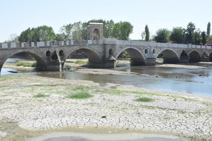 Edirne'de sıcaklar bastırdı, Tunca Nehri kurudu