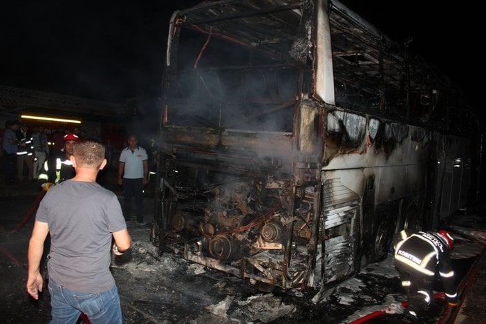 Yangını fark eden otobüs şoförü 40 yolcuyu kurtardı