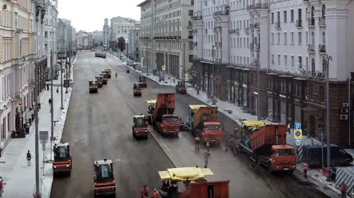 Moskova'da yol yapım çalışmasının timelapse çekimi