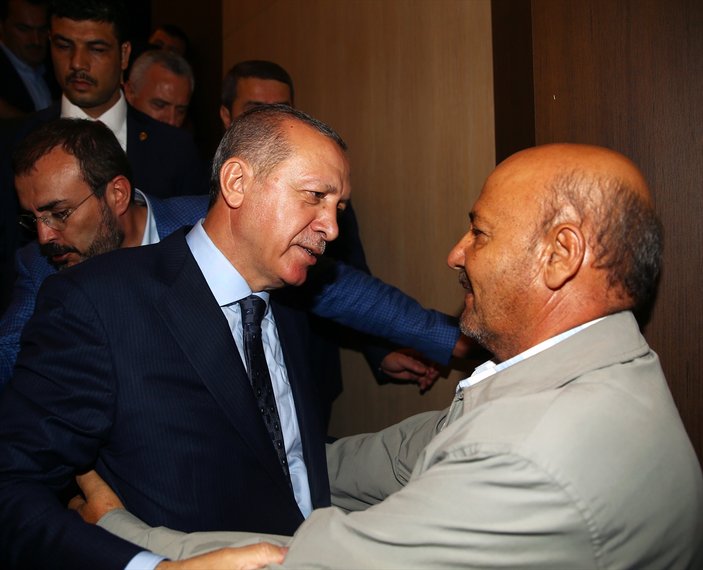 Cumhurbaşkanı Erdoğan şehit binbaşının babasıyla görüştü