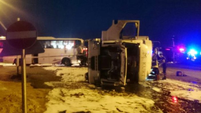 Alanya'da tur otobüsü TIR ile çarpıştı: 1 ölü, 12 yaralı
