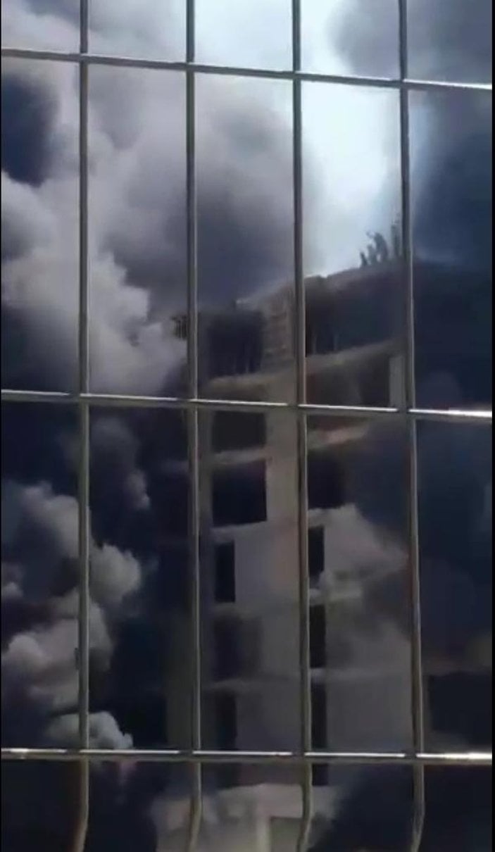 Kahramanmaraş'ta 8 katlı inşaatta yangın paniği