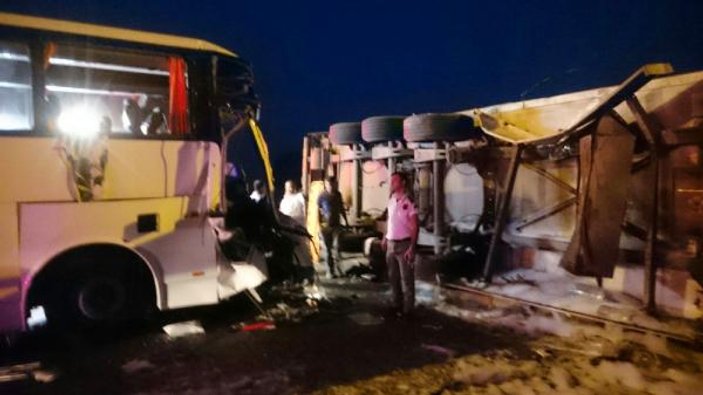 Alanya'da tur otobüsü TIR ile çarpıştı: 1 ölü, 12 yaralı