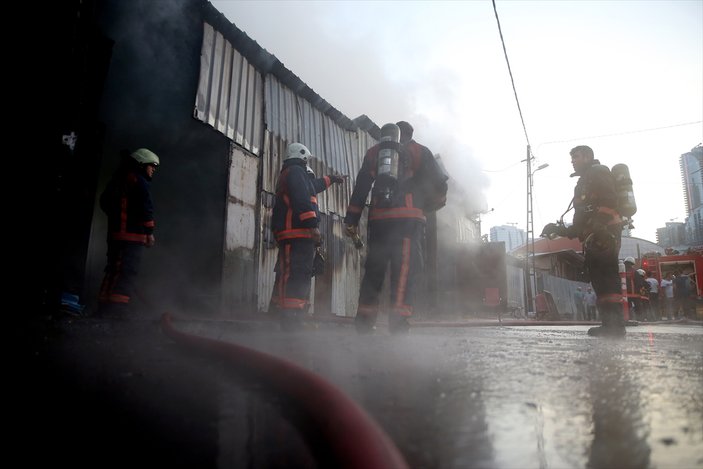 Şişli'de kurbanlık alanında yangın