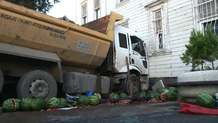 Beykoz'da hafriyat kamyonu kaza yaptı