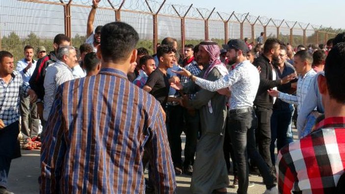 Suriyelilerin sınır kapısındaki bayram geçişinde izdiham