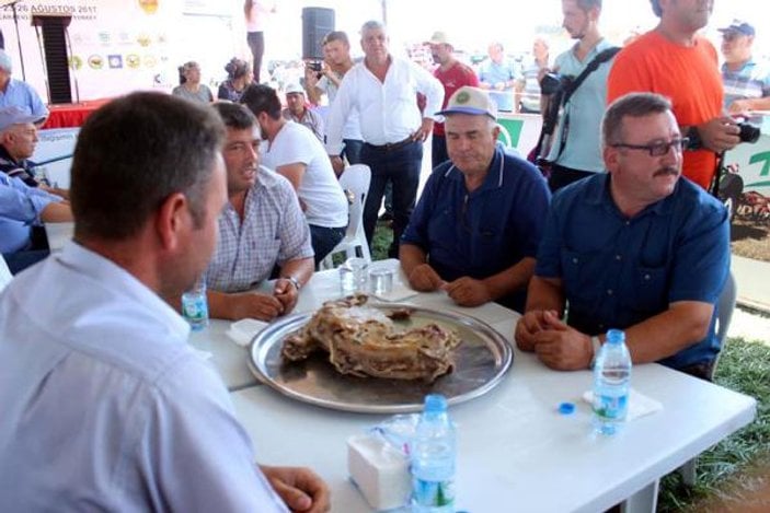 Tekirdağ'daki festivalde oğlak yeme yarışması düzenlendi