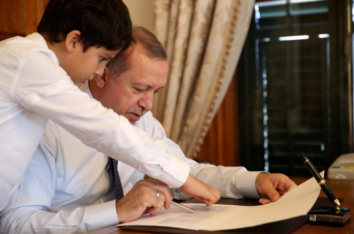 Erdoğan torunuyla fotoğrafını paylaştı