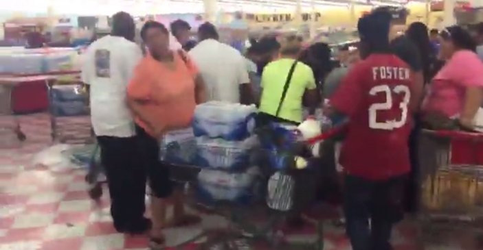 Houston halkı marketlere akın etti