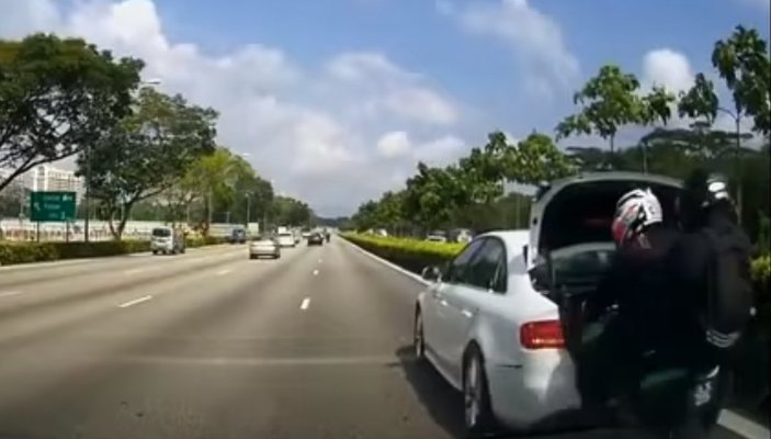 Singapur'da korkunç motor kazası