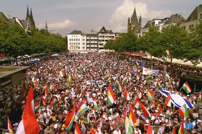 Köln'de Kürdistan bağımsız olsun mitingi