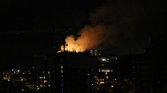 Beykoz'da 33 katlı binanın çatısında yangın
