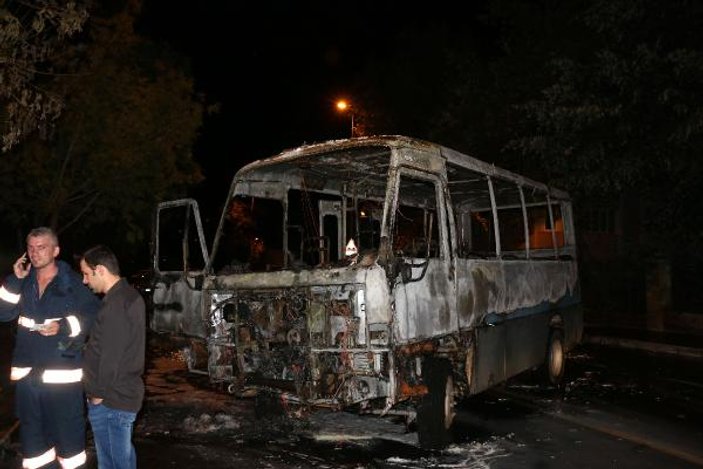 Beşiktaş'ta seyir halindeki minibüste yangın