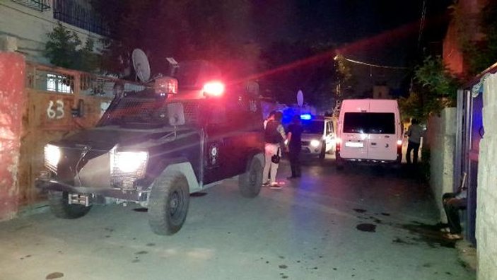 Adana'da silahlı kavga: 1'i polis 13 yaralı