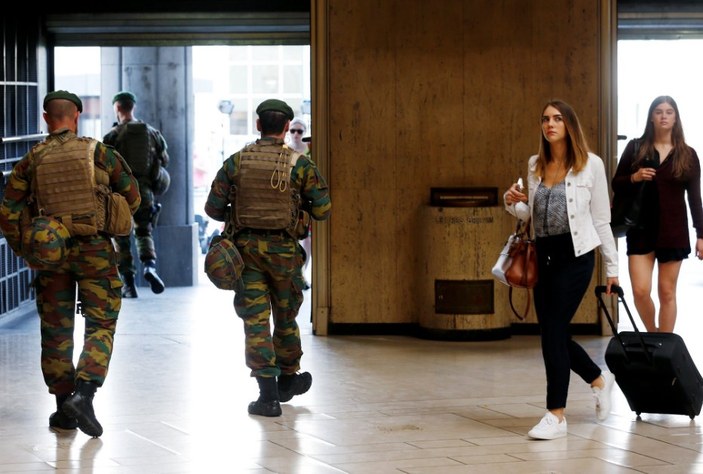 Belçika'da askerler 2020'ye kadar sokakta olacak