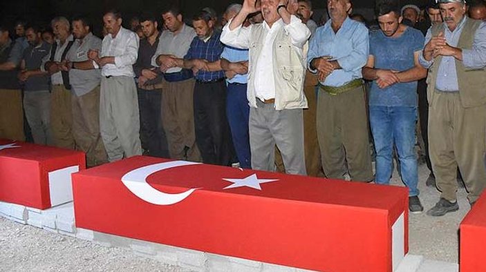 PKK'lı teröristlerin katlettiği işçiler toprağa verildi