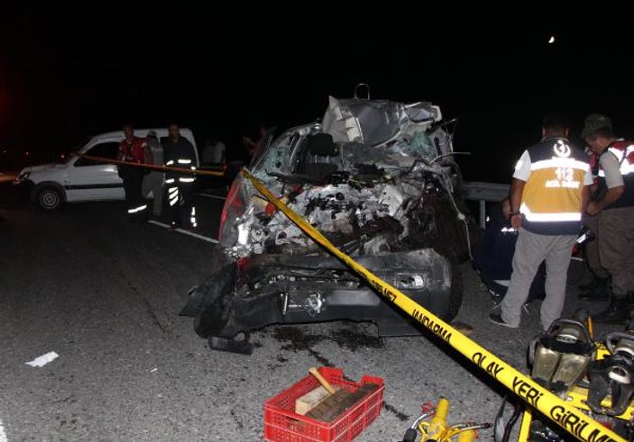 Kamyonla çarpışan kamyonetin sürücüsü öldü