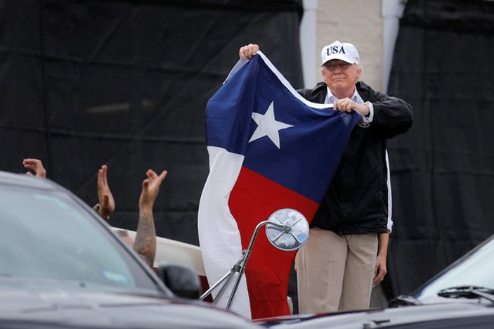 Trump afet bölgesi Teksas'ta