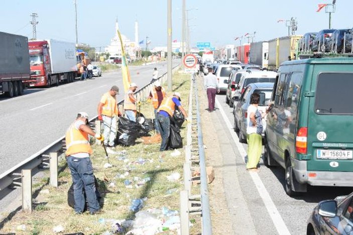 Avrupa'ya dönen Türklerin çöpleri toplandı