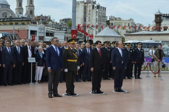 Taksim'de 30 Ağustos Zafer Bayramı töreni