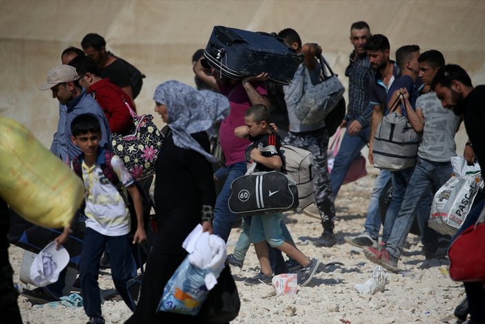 Suriyeliler geçişleri sırasında sınırda izdiham çıkardı