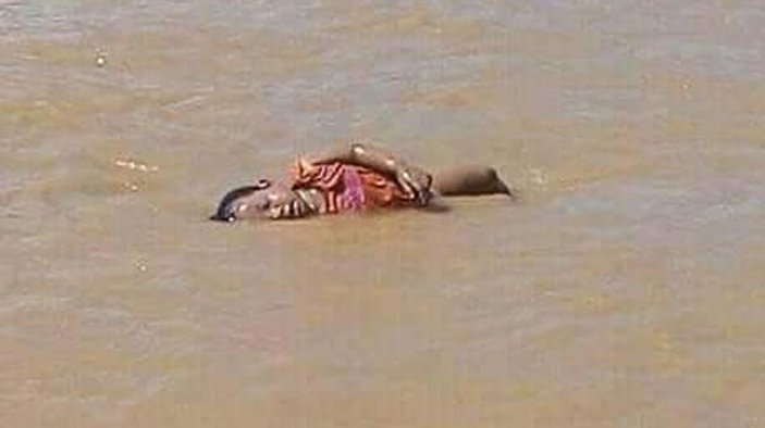 Arakan'daki katliamdan kaçıp nehirde boğuldular