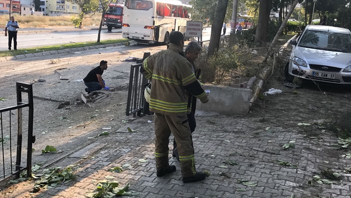 İzmir'de cezaevi aracı geçişi sırasında patlama