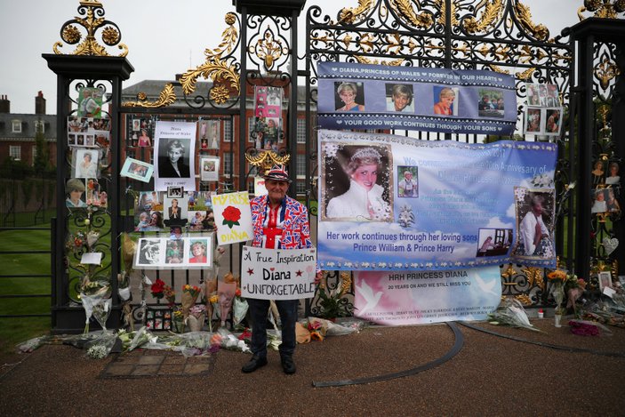 Prenses Diana ölümünün 20'nci yılında anıldı
