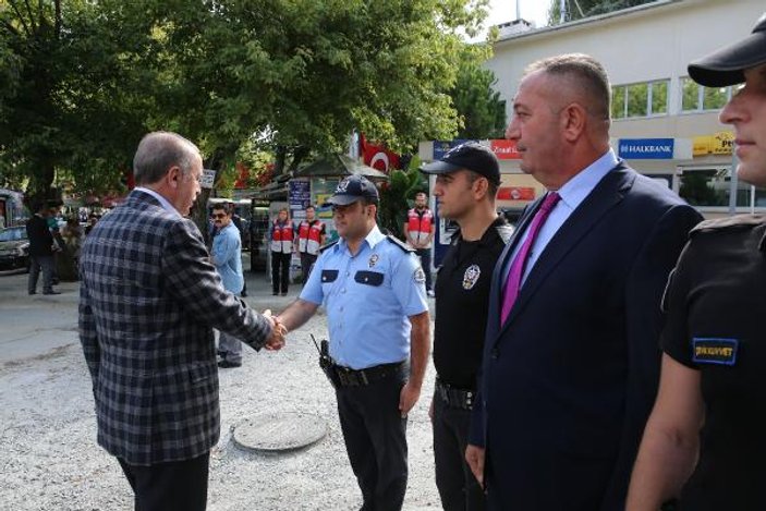 Erdoğan polislerle bayramlaştı